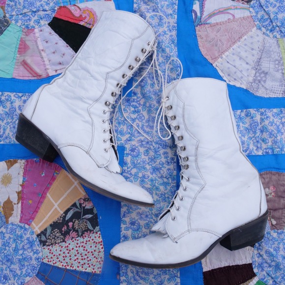 Vintage Shoes - Vintage 1980s Laredo white leather cottagecore western boots- 7
